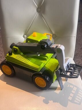 Driven by Battat Loader Construction Vehicle Toy Green Gray Yellow H57700-01
